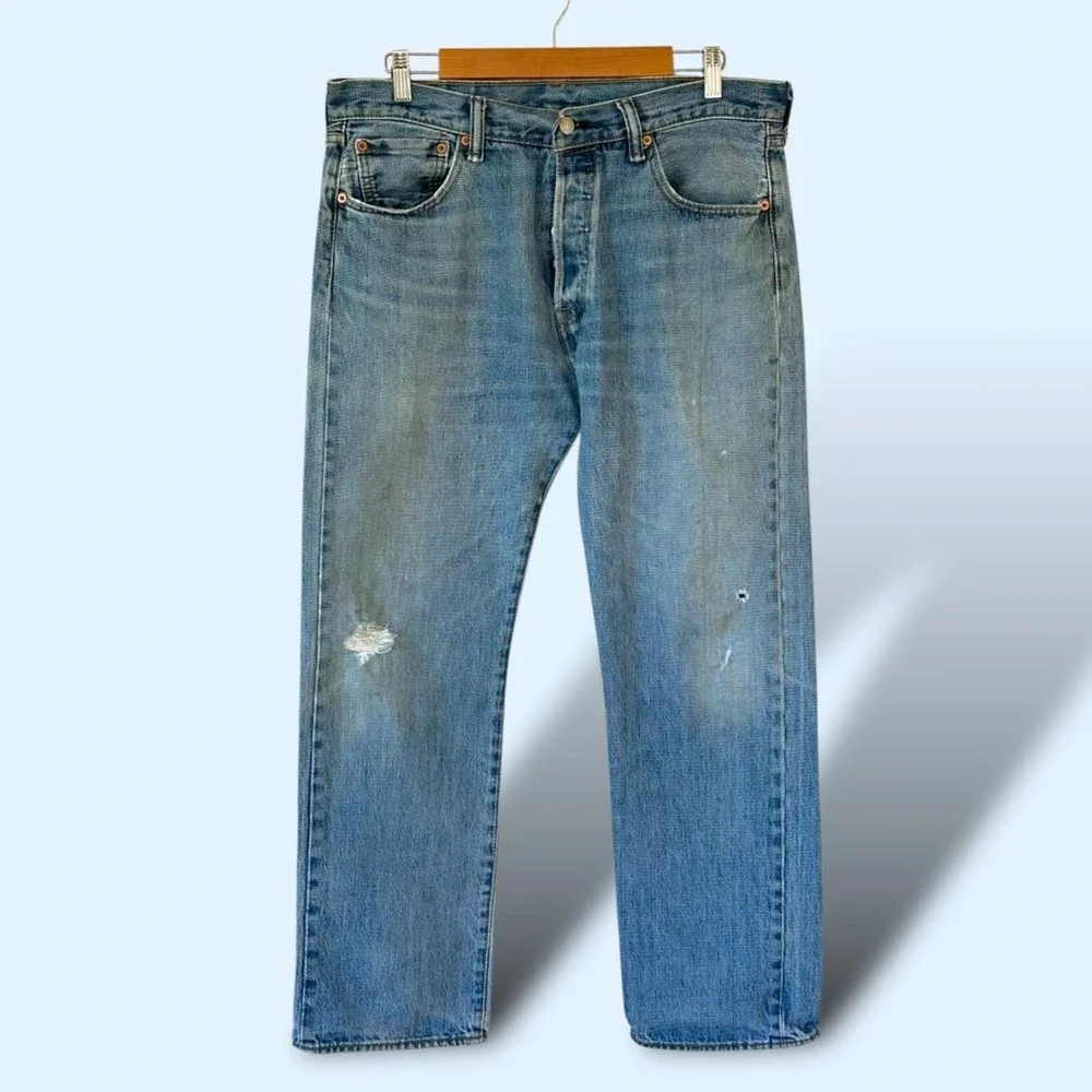 Vintage Levi's 501 Jeans W34 L30 Button Front Distressed Well Worn Light Wash‎